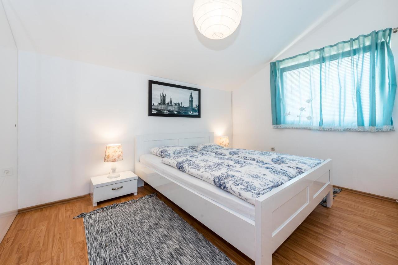 Apartman Karla Mara Ana Ivan & Jo Срима Екстериор снимка